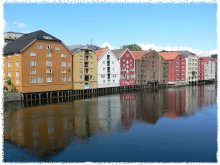 [Case sul canale a Trondheim]