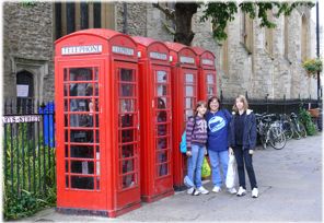 [Cabine telefoniche old style a Cambridge]